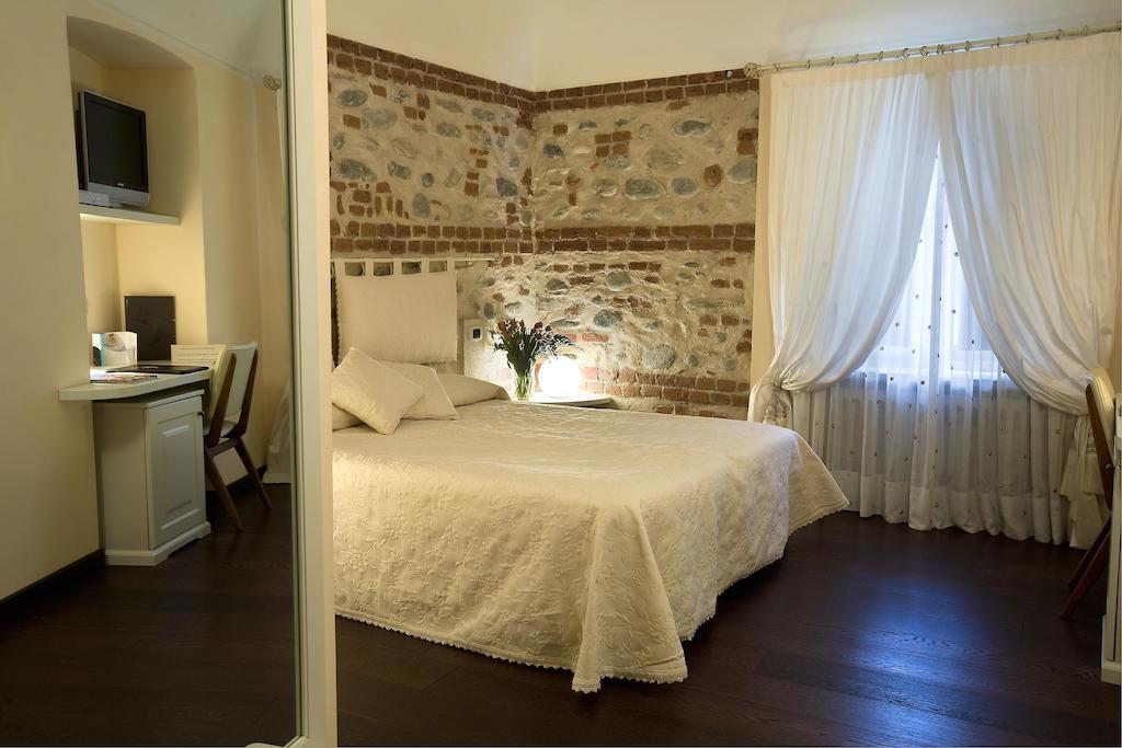 Hotel Cascina Di Corte Венарія-Реале Номер фото