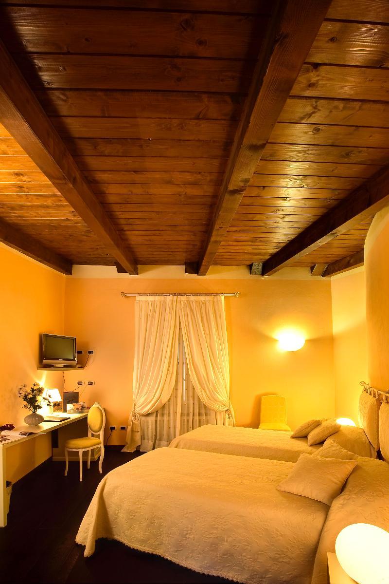 Hotel Cascina Di Corte Венарія-Реале Екстер'єр фото